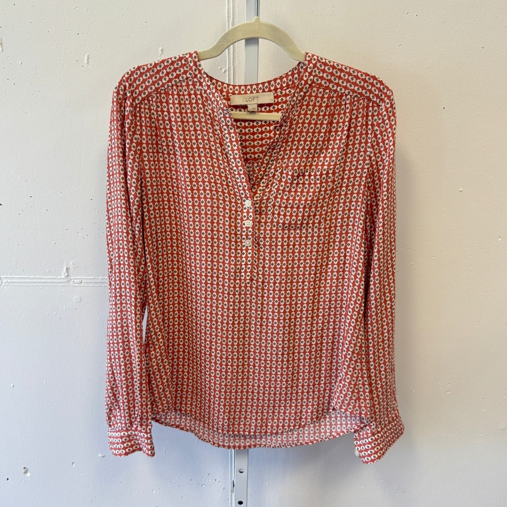 Ann Taylor LOFT Orange Geometric Diamond Print Henley Blouse Small Career Office
